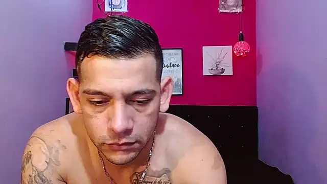 hugecocks hot online show from 19, 5, 2026
