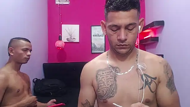 hugecocks hot online show from 28, 4, 2026