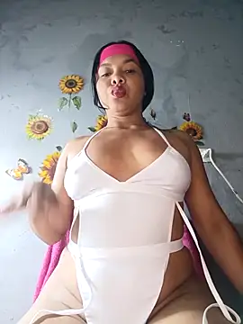 Snapshot of DIORA_Latina chatting on 7, 5, 2026 DIORA Latina online show from 7, 5, 2026