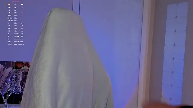 Snapshot of _Sweetie_ chatting on 12, 10, 2025 Sweetie online show from 12, 10, 2025