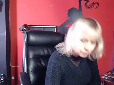 Snapshot of KLOE_PIELL chatting on 25, 4, 2026 KLOE PIELL online show from 25, 4, 2026