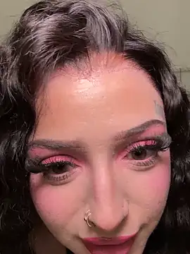 exoticmisfitt online show from 12, 2, 2026