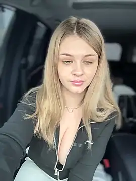 Snapshot of Love_Bri chatting on 3, 3, 2025 Love Bri online show from 3, 3, 2025
