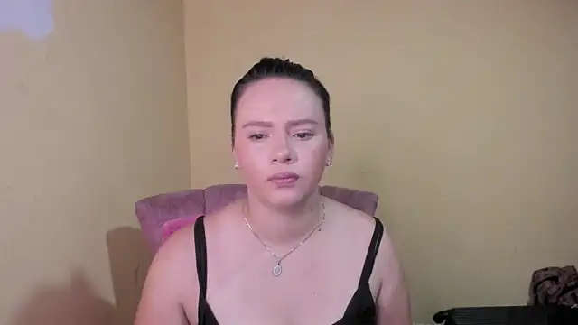 Snapshot of lauraguzman chatting on 3, 6, 2026 lauraguzman online show from 3, 6, 2026