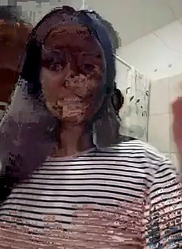 AdelinaJude online show from 7, 10, 2025