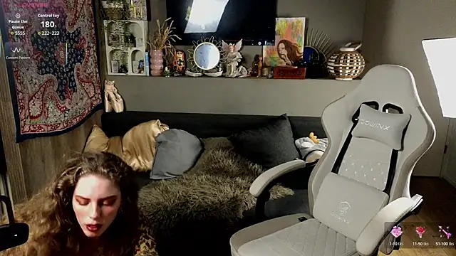 Snapshot of AyreenMoore chatting on 22, 9, 2025 AyreenMoore online show from 22, 9, 2025