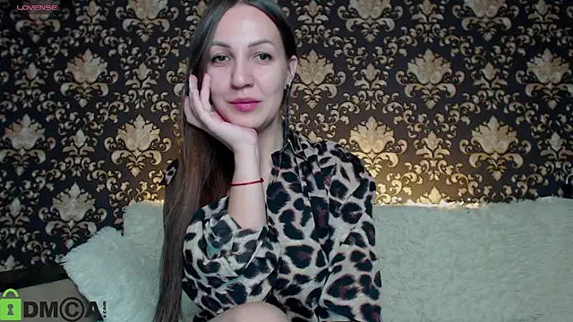 Estel Loewe online show from 4, 3, 2025