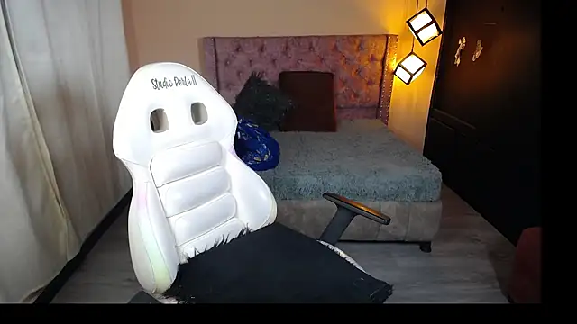 brithany smiith  online show from 6, 2, 2025