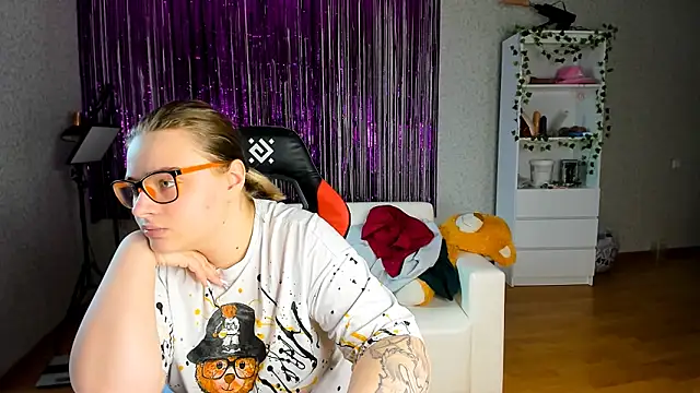Seductive She Wolf online show from 18, 3, 2025