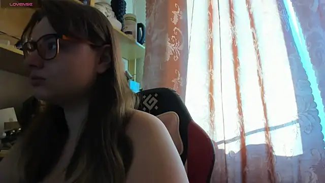 Seductive She Wolf online show from 10, 4, 2026