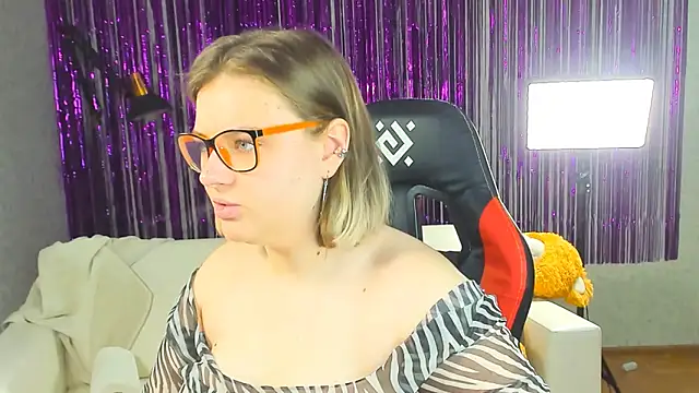 Seductive She Wolf online show from 3, 3, 2025