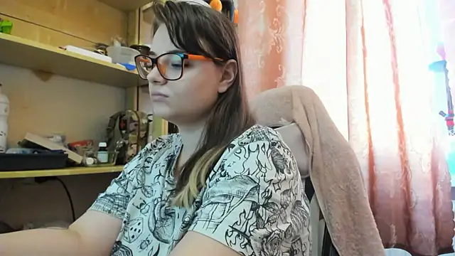 Seductive She Wolf online show from 6, 3, 2026