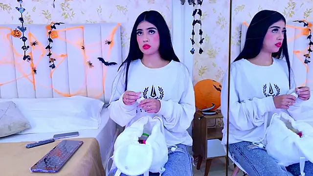 Mia-Monroe online show from 22, 10, 2025