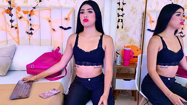 Mia-Monroe online show from 19, 10, 2025