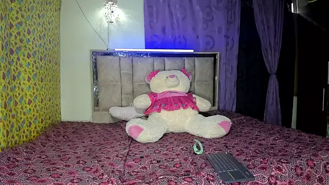 Snapshot of alanaanddaphne chatting on 4, 6, 2026 alanaanddaphne online show from 4, 6, 2026