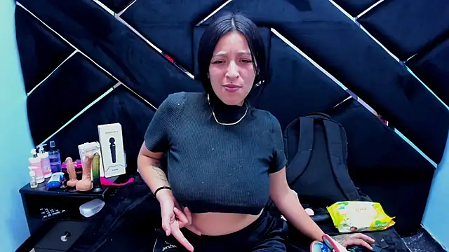 Sarah Hornny online show from 12, 11, 2025