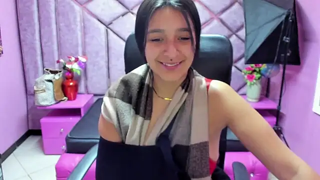 Snapshot of Sarah_Hornny chatting on 11, 3, 2025 Sarah Hornny online show from 11, 3, 2025