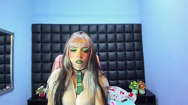 Samantha Smiith online show from 11, 4, 2026