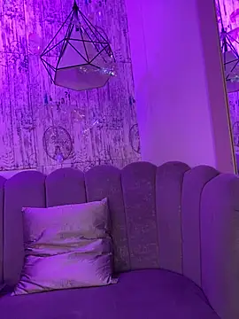 AbyThompson online show from 10, 11, 2025