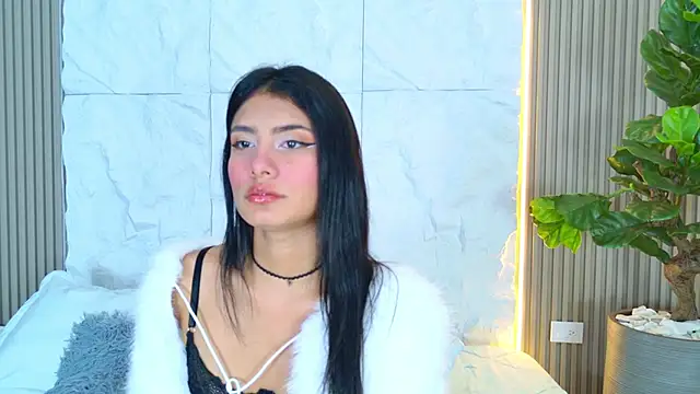 LaurenRodriiguez online show from 13, 4, 2026