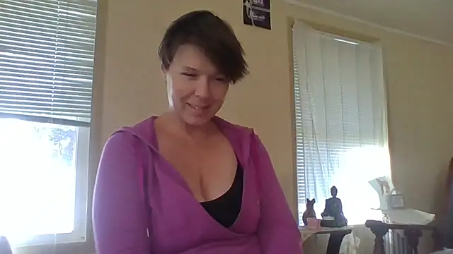 Snapshot of KatieBARBiE98 chatting on 8, 9, 2025 KatieBARBiE98 online show from 8, 9, 2025