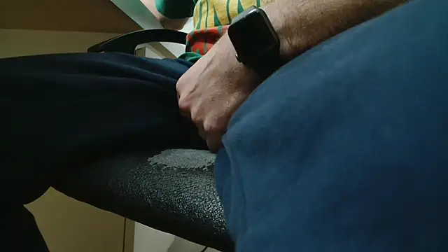 Snapshot of Lot_of_cumIT chatting on 7, 4, 2026 Lot of cumIT online show from 7, 4, 2026