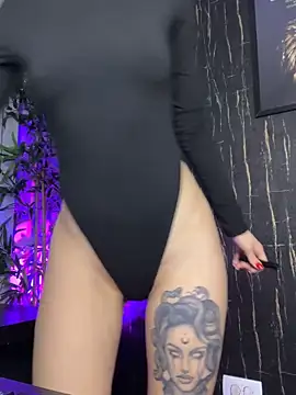 AlyseReuse online show from 6, 11, 2025