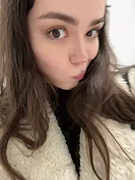 pantyless online show from 3, 2, 2026