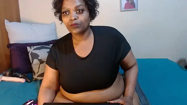 HotCurvyAssx38 online show from 2, 2, 2025