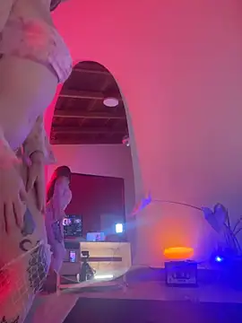 sweeet peach online show from 18, 6, 2026