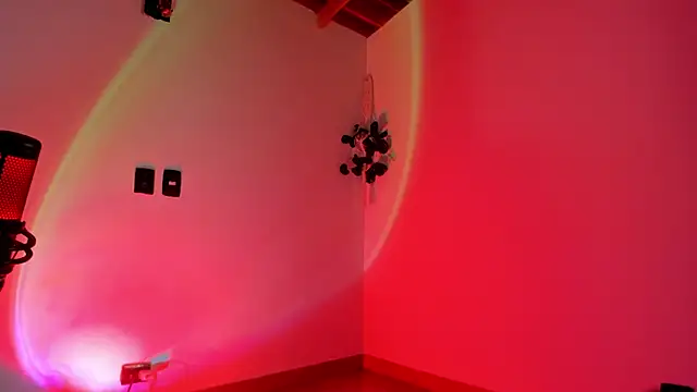 sweeet peach online show from 23, 11, 2025