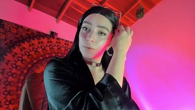 sweeet peach online show from 12, 11, 2025