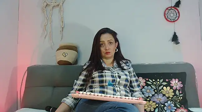 catalinamommyx online show from 24, 2, 2025
