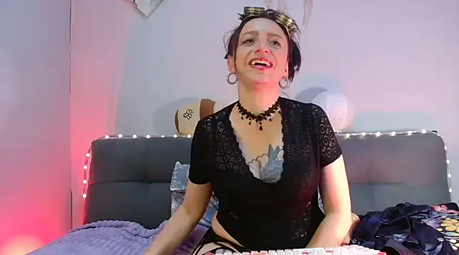 catalinamommyx online show from 15, 2, 2025