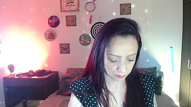 catalinamommyx online show from 16, 6, 2026