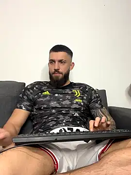 Snapshot of LoveIsBlind_ chatting on 31, 10, 2025 LoveIsBlind online show from 31, 10, 2025