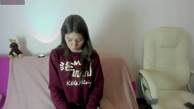 Snapshot of Tesa_cute chatting on 28, 10, 2025 Tesa cute online show from 28, 10, 2025