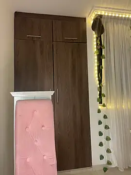 lina pink online show from 3, 2, 2026