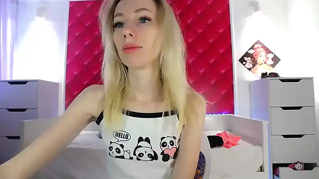 Snapshot of BarbieGoddess chatting on 7, 12, 2024 BarbieGoddess online show from 7, 12, 2024