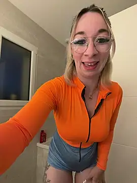 Snapshot of Giuliana_baby chatting on 23, 4, 2026 Giuliana baby online show from 23, 4, 2026