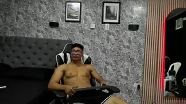 Snapshot of chriss_jones1 chatting on 21, 3, 2026 chriss jones1 online show from 21, 3, 2026