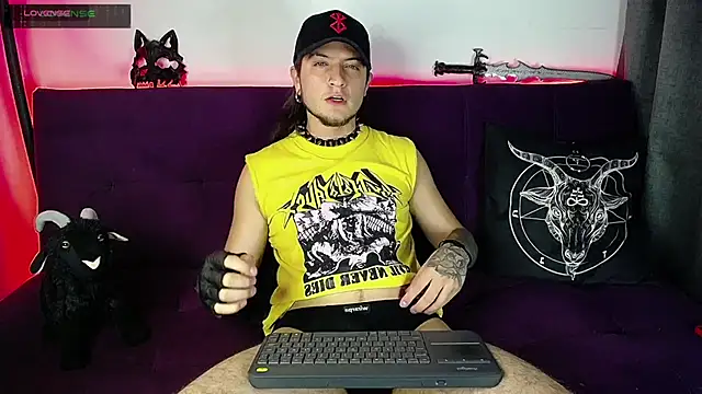 Snapshot of blckwolf_6 chatting on 4, 3, 2025 blckwolf 6 online show from 4, 3, 2025