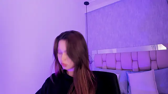 Roxie-Summers11 online show from 14, 2, 2025