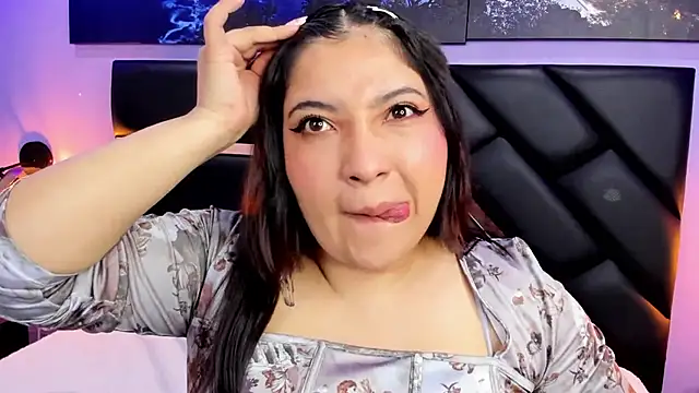 Emma monserrat online show from 12, 6, 2026