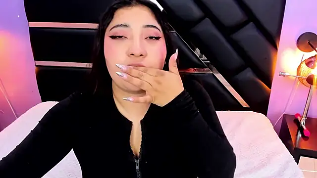 Emma monserrat online show from 15, 7, 2026