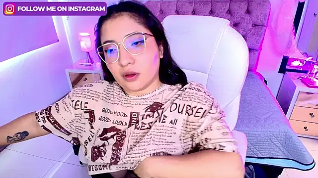 Emma monserrat online show from 9, 10, 2025