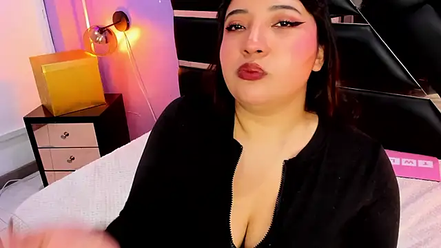 Emma monserrat online show from 9, 7, 2026