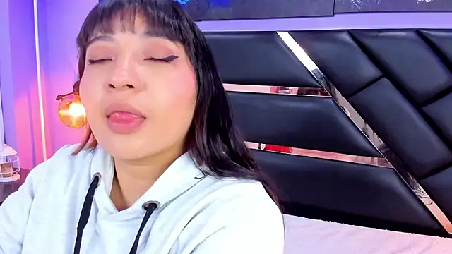Emma monserrat online show from 20, 6, 2026