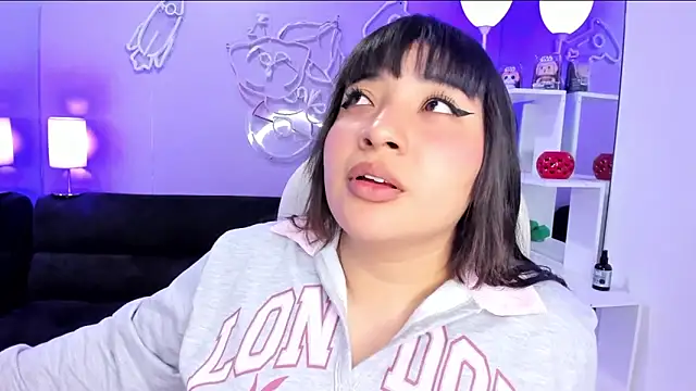 Snapshot of Emma_monserrat chatting on 22, 5, 2026 Emma monserrat online show from 22, 5, 2026
