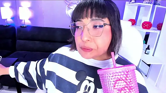 Snapshot of Emma_monserrat chatting on 20, 5, 2026 Emma monserrat online show from 20, 5, 2026